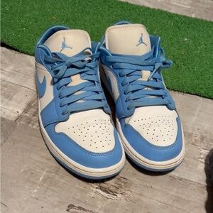 Jordan 1 low UNC Blue and White Sneakers